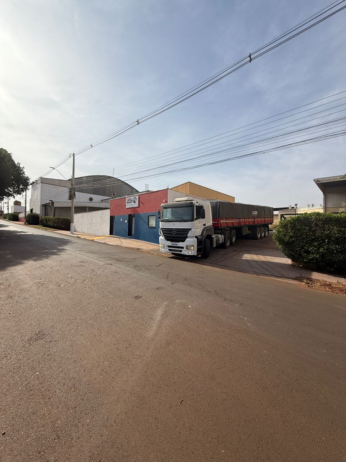 Caminhão da frota própria Jato Forte